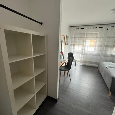 Gaestehaus Zur Schmiede מלון דירות *
