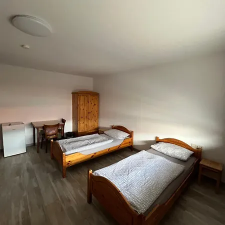 Gaestehaus Zur Schmiede מלון דירות *